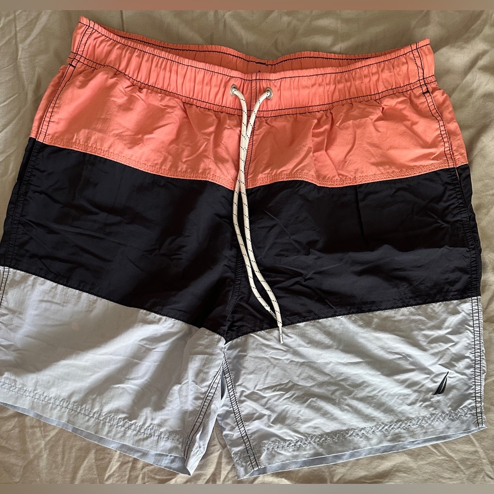 Men’s Nautica Swimsuit Board Shorts Size Medium Navy Stripes Vintage EUC